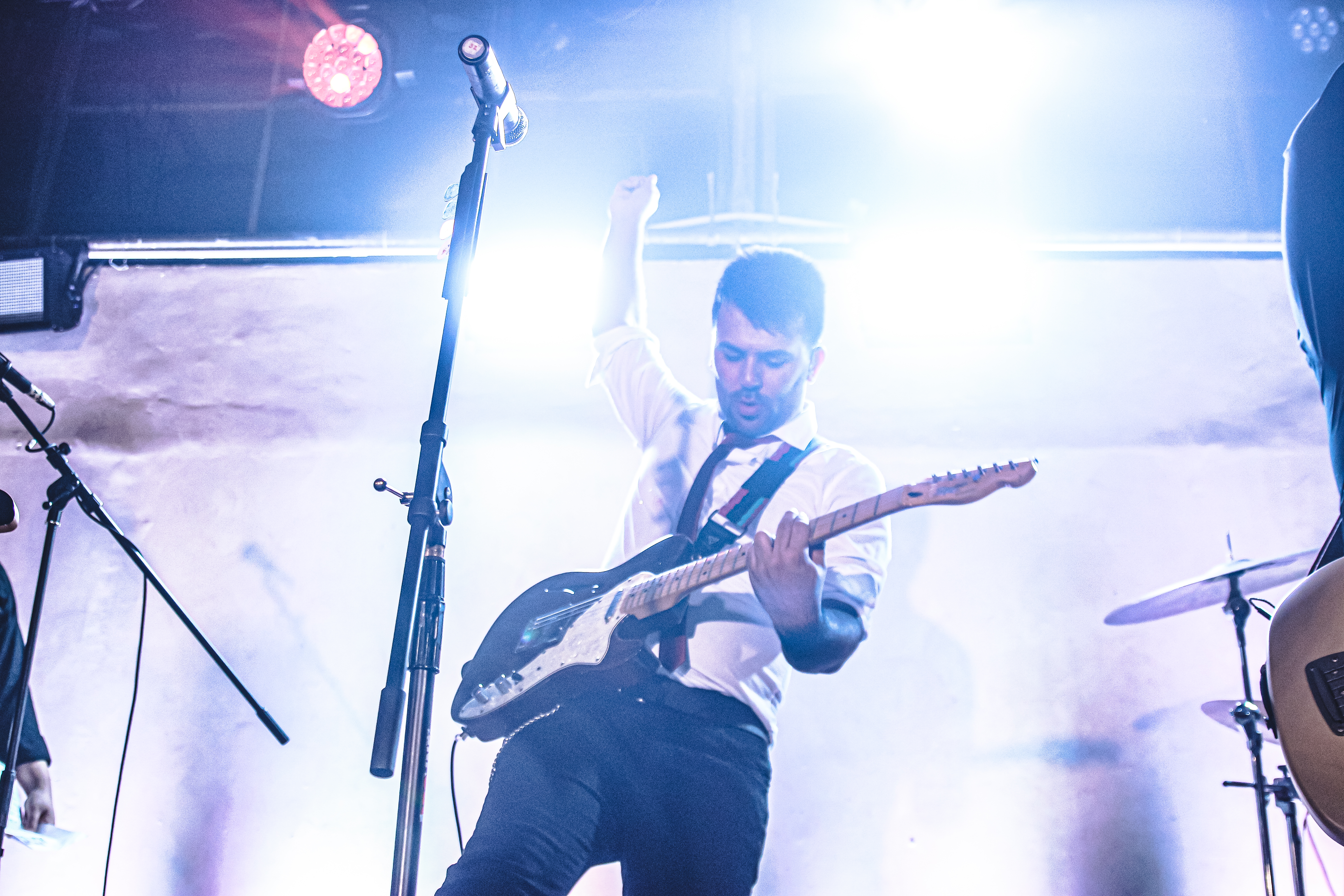 Josh Holmes performing live